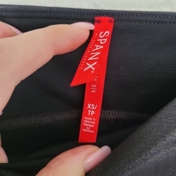 SPANX faux leather black leggings revolve Xsmall - Picture 4 of 4